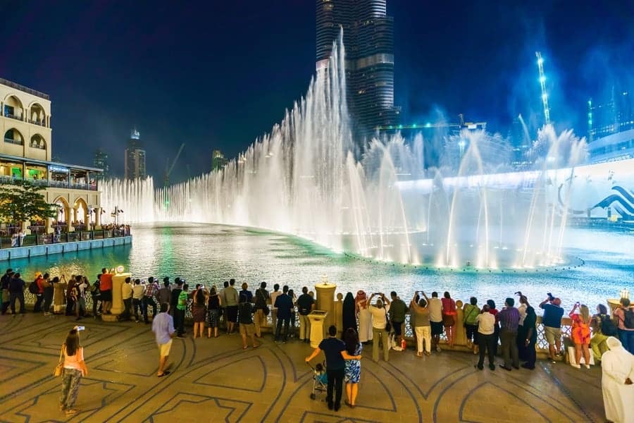 Lo spettacolo delle fontane danzanti al Dubai Mall